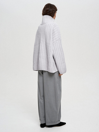 Шерстяной свитер с воротником-стойкой