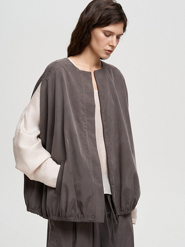 Объемный жилет с карманами