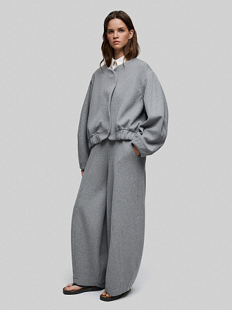 Объемные трикотажные брюки