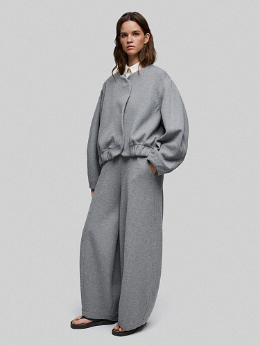 Объемные трикотажные брюки