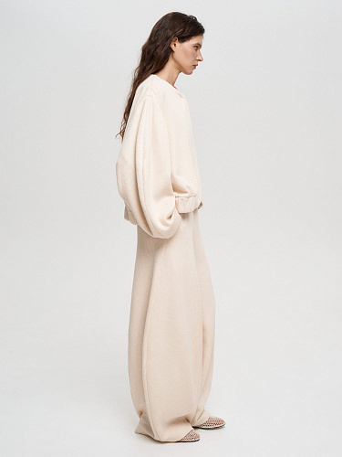 Объемные трикотажные брюки