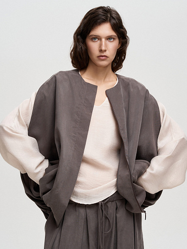 Объемный жилет с карманами