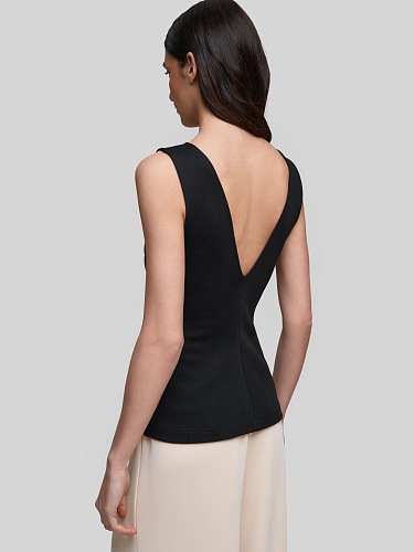 Трикотажный топ приталенного кроя