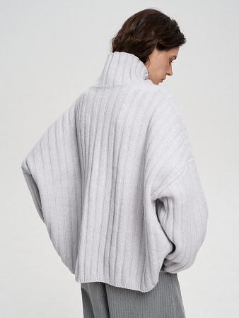 Шерстяной свитер с воротником-стойкой