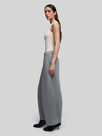 Объемные трикотажные брюки