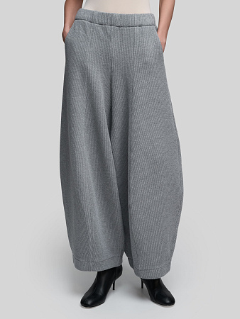 Объемные трикотажные брюки