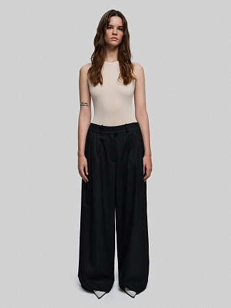 Широкие брюки со складками