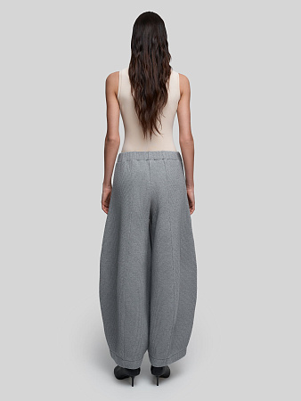 Объемные трикотажные брюки