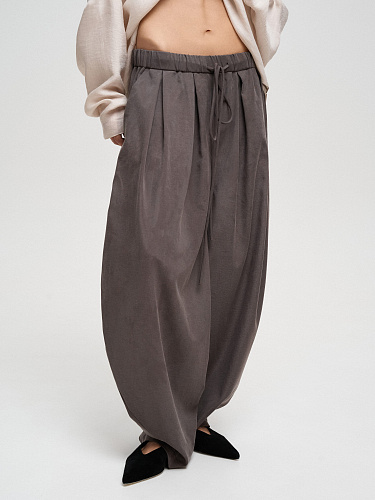 Широкие длинные брюки О-силуэта