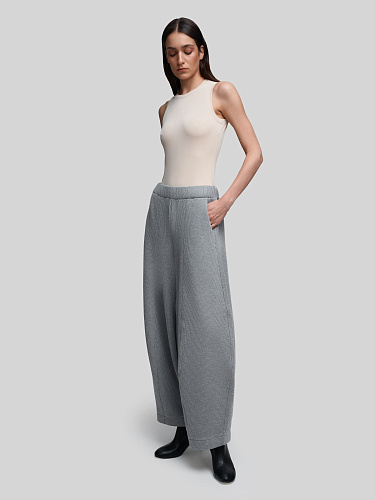 Объемные трикотажные брюки