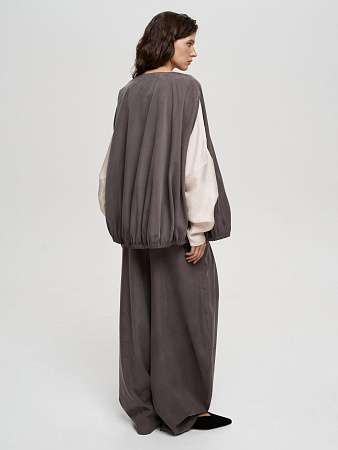 Объемный жилет с карманами