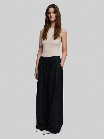 Широкие брюки со складками